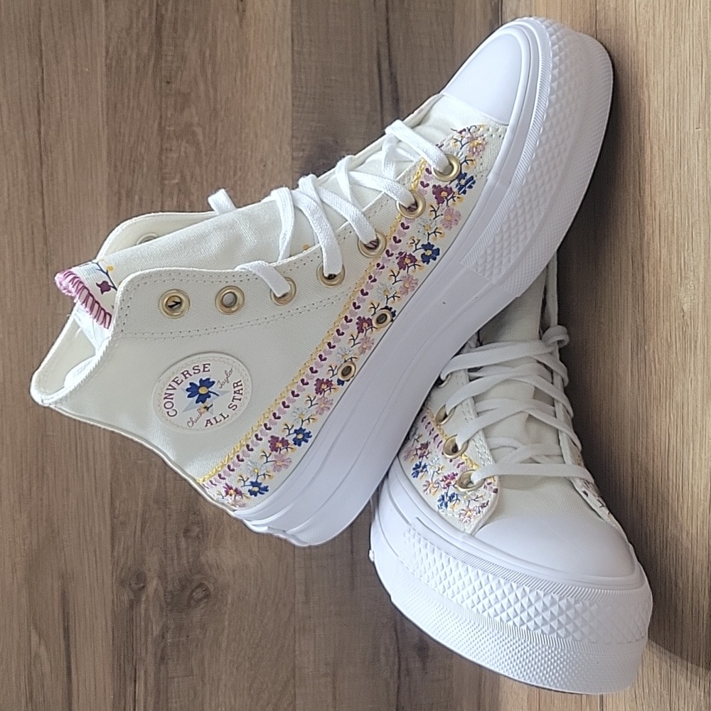 Converse White High-Top Sneakers with Classic Design - Picture 6 of 15